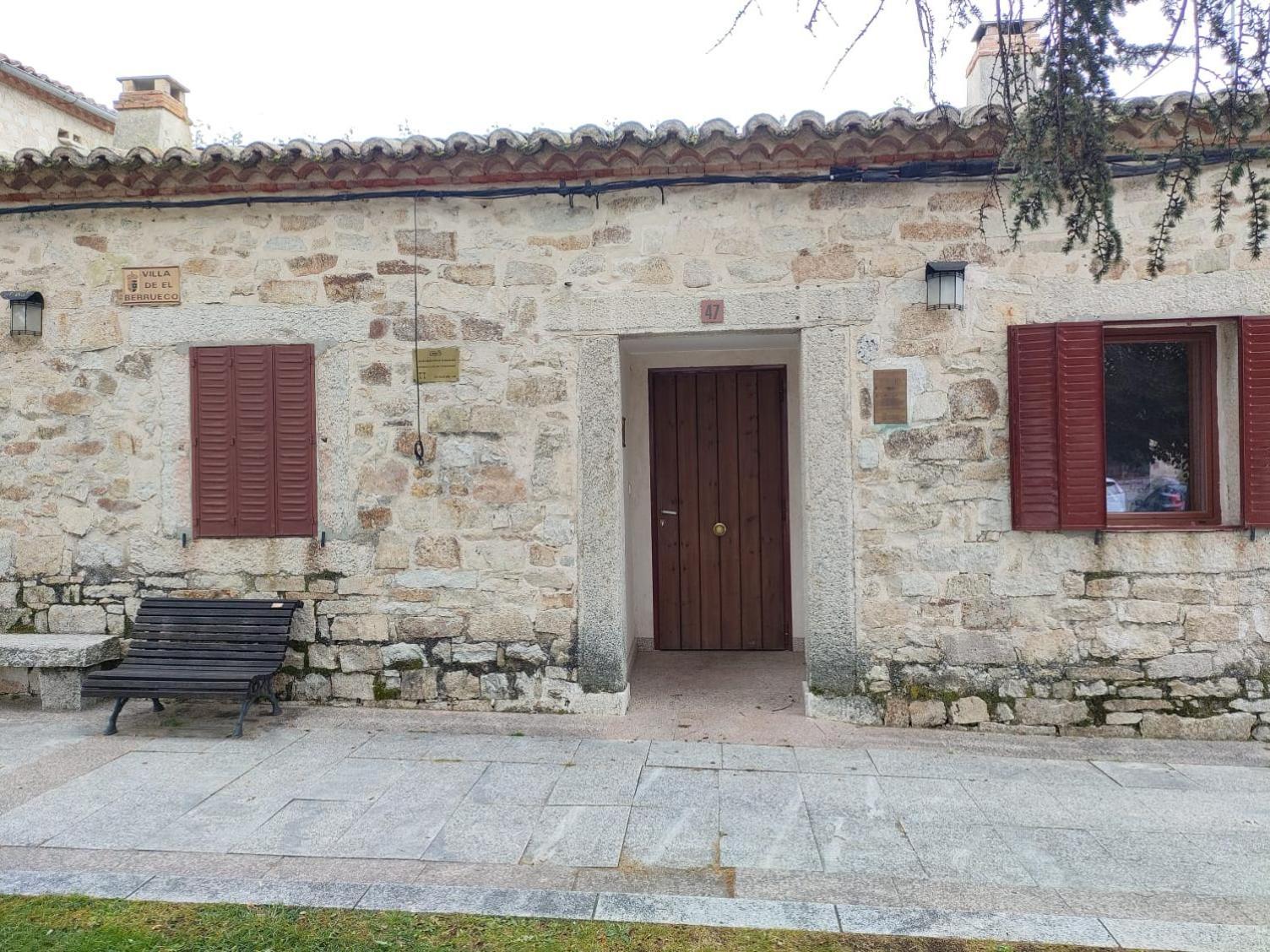 Alojamiento Antigua Casa De Telefonos El Berrueco Bagian luar foto