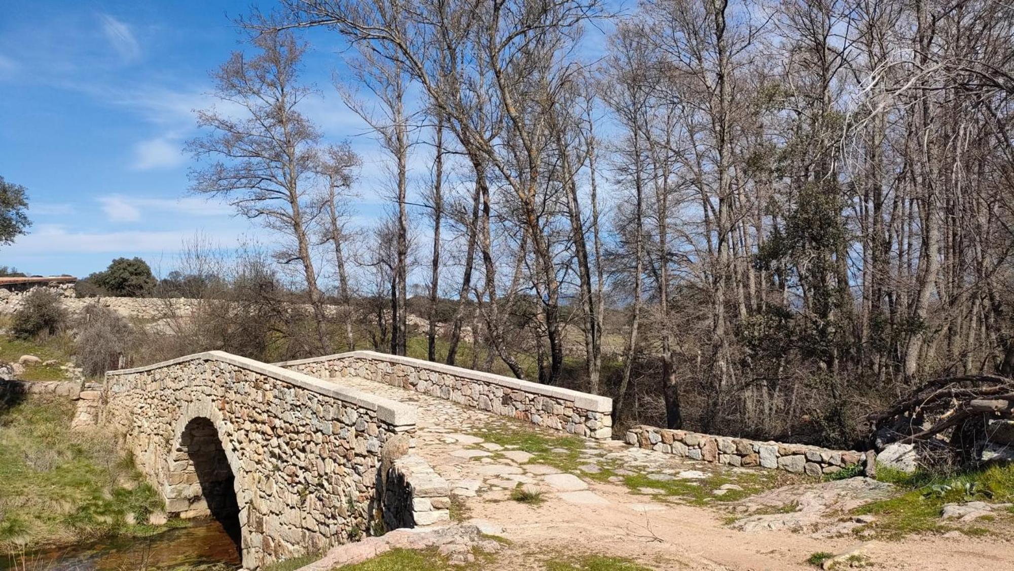 Alojamiento Antigua Casa De Telefonos El Berrueco Bagian luar foto